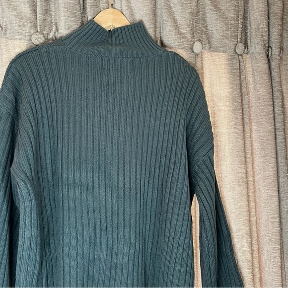 Moon River Blue Distressed Ribbed Turtleneck Sweater Size Medium Wool Blend - Picture 11 of 15